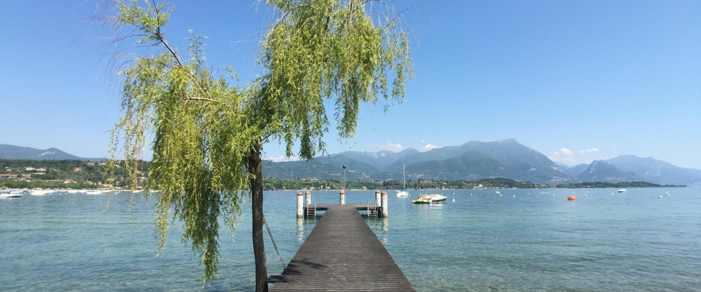 Why choose a residence on Lake Garda near the beach